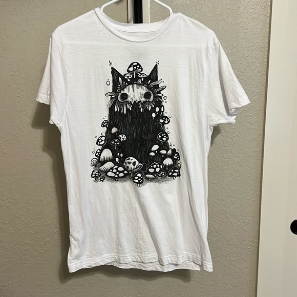 Woman’s Graphic T-Shirt - Picture 1 of 2